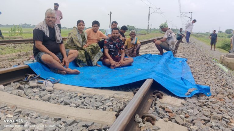 ଟ୍ରେନ୍ ଧକ୍କାରେ ଯୁବକ ମୃତ: କ୍ଷତିପୂରଣ ଦାବିରେ ଧାରଣା,  ରେଳ ଚଳାଚଳ ବନ୍ଦ