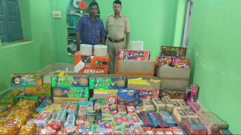 ବିନା ଲାଇସେନ୍ସରେ ବିକ୍ରି କରୁଥିବା ବାଣ ବ୍ୟବସାୟୀ ଗିରଫ, କୋର୍ଟ ଚାଲାଣ