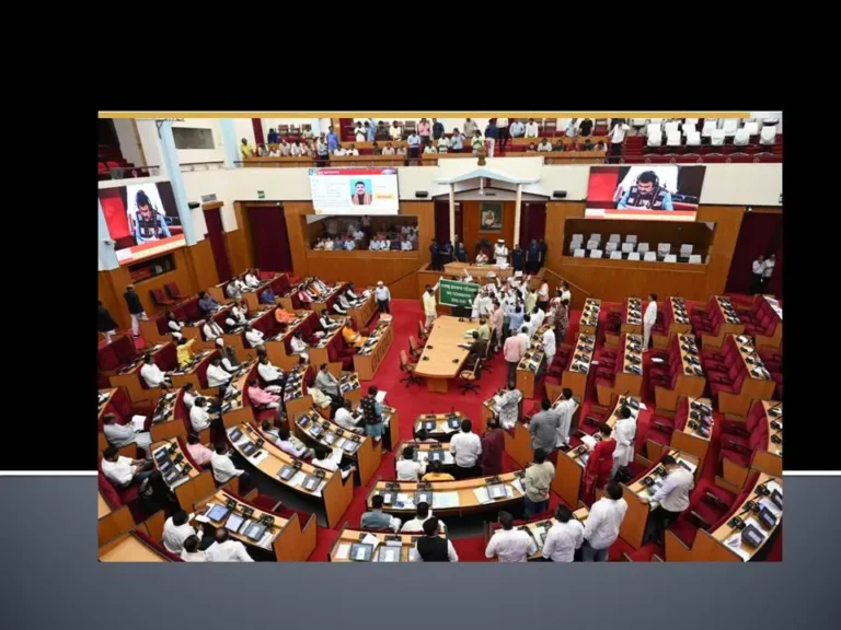 ବିଧାନସଭା ଅଧିବେଶନର ଦ୍ୱିତୀୟ ଦିନର ପ୍ରଶ୍ନକାଳ ଆରମ୍ଭରୁ ବିରୋଧୀଙ୍କ ହଟ୍ଟଗୋଳ, ବାଚସ୍ପତିଙ୍କ ପୋଡିୟମ ସାମ୍ନାରେ ବିରୋଧୀଙ୍କ ହୋହାଲ୍ଲା