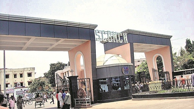 ରାସ୍ତାରେ ଯାଉଥିବାବେଳେ ମହିଳାଙ୍କୁ ସଂଘବଦ୍ଧ ଆକ୍ରମଣ