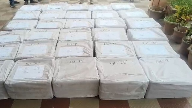 ବିସ୍କୁଟ୍ ଦୋକାନରେ କଫ୍ ସିରପ୍ ବେପାର: ମାଆ , ପୁଅ ଗିରଫ