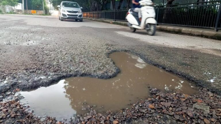 ରାସ୍ତାରୁ ହଟିବ ଖାଲ ଢିପ