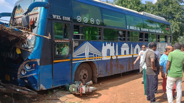 ଯାତ୍ରୀବାହୀ ବସ – ବାଇକ ଧକ୍କା, ୨ ବାଇକ ଆରୋହୀ ଗୁରୁତର