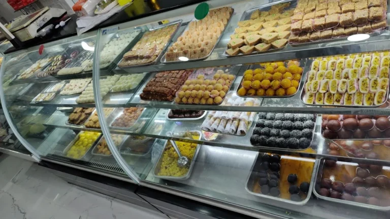 ମିଠା ଦୋକାନରେ ଚଢ଼ଉ, ଲକ୍ଷେ ଜୋରିମାନା