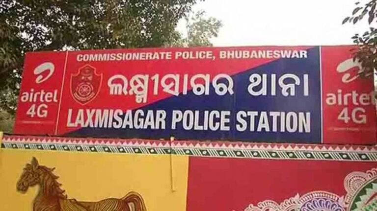 ସେକ୍ସ ରାକେଟ୍ ଠାବ ହୋଇଥିବା ଘରେ ପୁଲିସ୍‌ର ଚଢାଉ