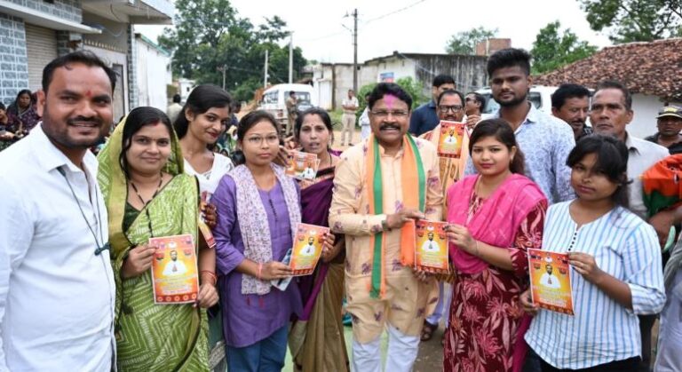 ନୂଆପଡ଼ାରେ ମନ୍ତ୍ରୀ ମୁକେଶ ମହାଲିଙ୍ଗଙ୍କ ପ୍ରଚାର