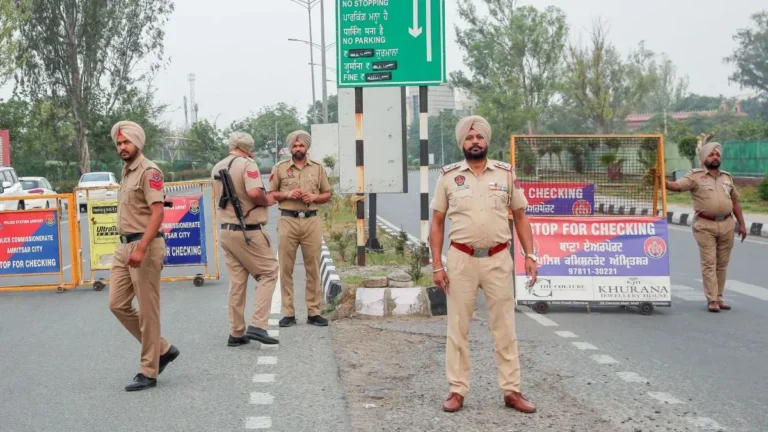 ପାକିସ୍ତାନରୁ ଚାଲାଣ ୬ ପିସ୍ତଲ, ୧ କେଜି ହେରୋଇନ୍ ଜବତ: ୫ ଗିରଫ