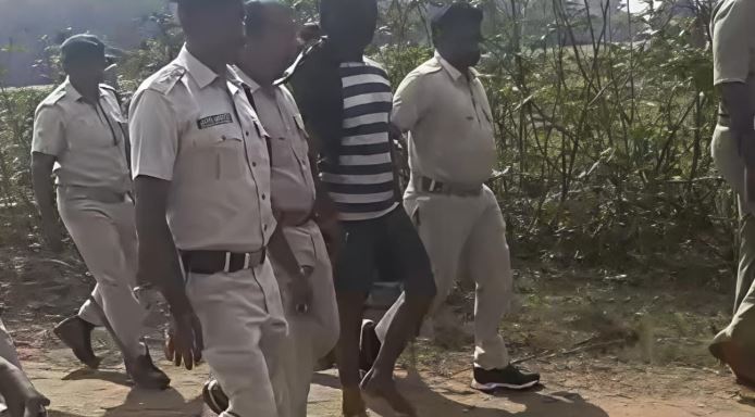 ସାଙ୍ଗକୁ ମାରି ଆତ୍ମହତ୍ୟାର ରୂପ ଦେବା ଘଟଣା: ଅଭିଯୁକ୍ତକୁ ନେଇ ସିନ୍‌ ରିକ୍ରିଏସନ୍ କଲା ପୁଲିସ୍‌