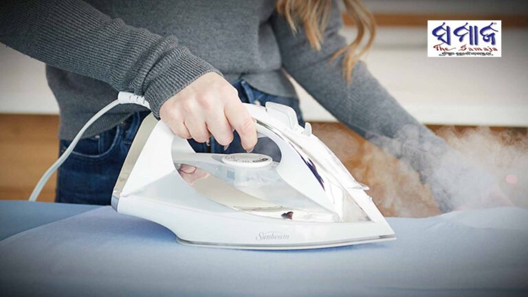 ଏହି କପଡ଼ାରେ ଭୁଲ୍‌ରେ ମଧ୍ୟ କରନ୍ତୁ ନାହିଁ ଆଇରନ୍ : ଜାଣନ୍ତୁ ଆଇରନ୍ ଓ ଷ୍ଟିମର ମଧ୍ୟରୁ କେଉଁଟା ଭଲ