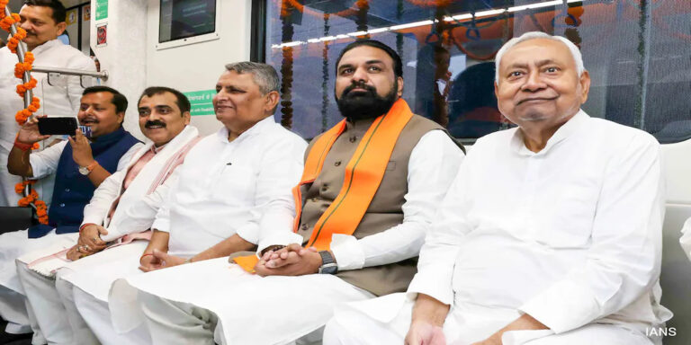 ରାଘୋପୁରରେ ତେଜସ୍ୱୀ ଯାଦବ ପଛରେ, ଏନଡିଏ ୧୯୨ ଆସନରେ ଆଗୁଆ