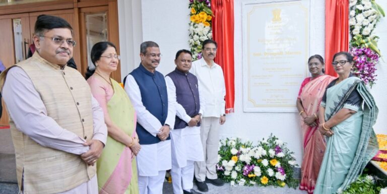 ରାଜଭବନରେ ନବନିର୍ମିତ କଳିଙ୍ଗ ଅତିଥି ନିବାସର ଉଦଘାଟନ କଲେ ଭାରତର ରାଷ୍ଟ୍ରପତି