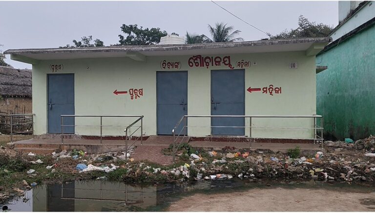 ଆରଡି ବସଷ୍ଟାଣ୍ଡ: ଶୌଚାଳୟ ନିର୍ମାଣକୁ ଦେଢବର୍ଷ ବିତିଲା, କେବେ ଖୋଲିବ ତାଲା ?