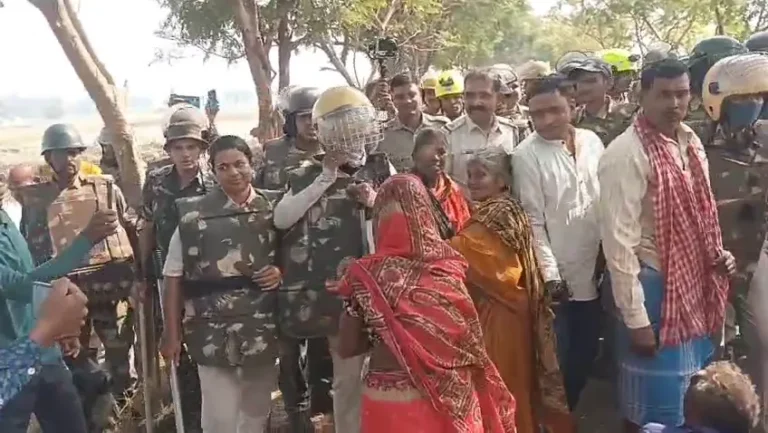 କେନାଲ ଖୋଳକୁ ନେଇ ଉତ୍ତେଜନା: ପୁଲିସ ସହ ଧସ୍ତାଧସ୍ତି