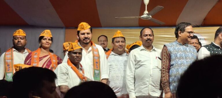 ବିଜେପିରେ ମିଶିଲେ ପ୍ରଫୁଲ୍ଲ ସାମଲଙ୍କ ଦୁଇ ପୁଅ